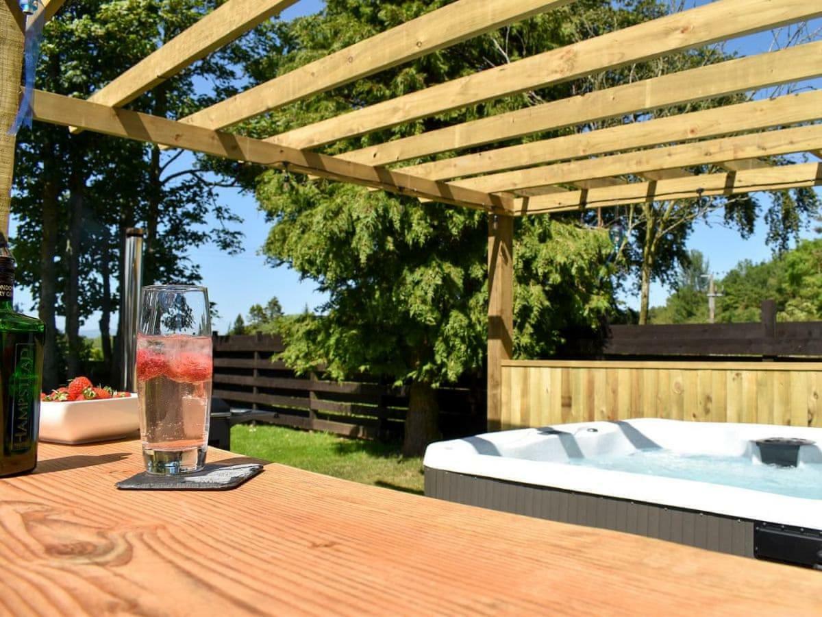 Rowanlea Lodge With Hot Tub Marykirk المظهر الخارجي الصورة